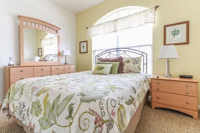 Classic Condo, 4 Bedrooms (2253)
