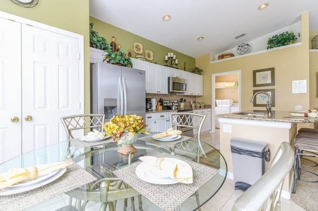 Classic Condo, 4 Bedrooms (2253)