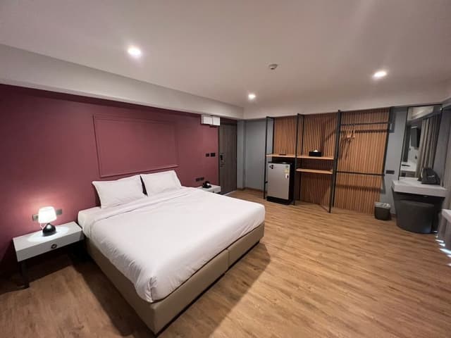 Standard Room, 1 King Bed