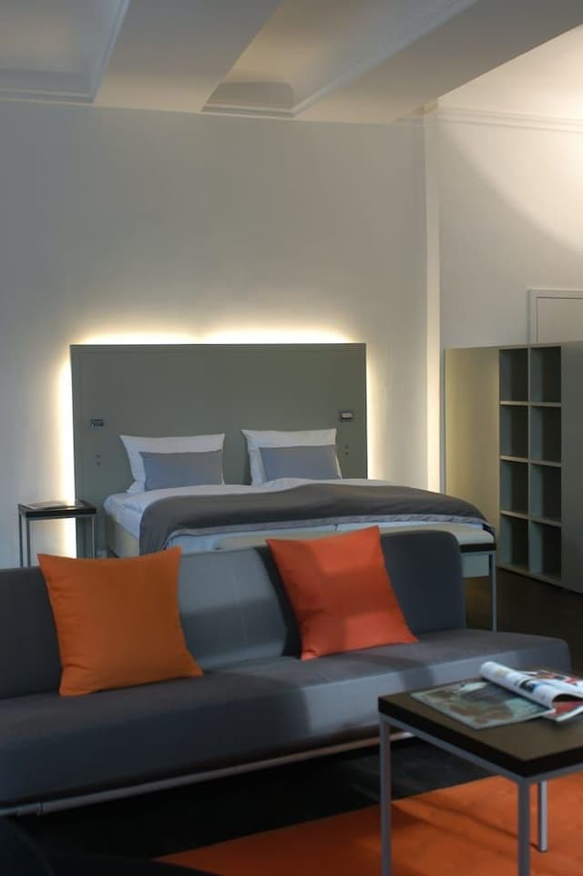 Room (Loft)