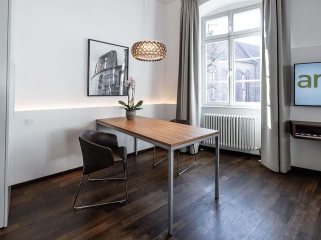 Room (Loft)