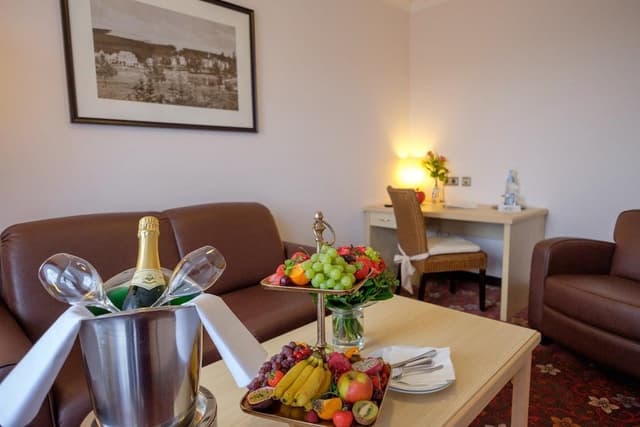 Family Room (2 Adults + 2 Children)