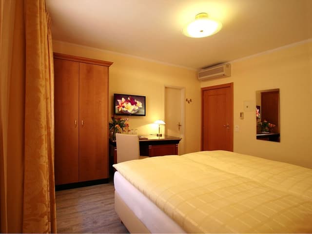 Classic Double Room