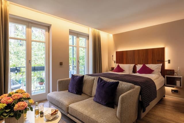 Deluxe Studio, 1 King Bed, Non Smoking, Garden View