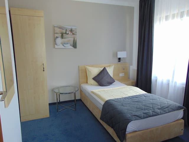 Economy Single Room
