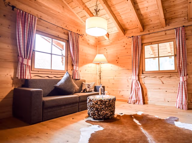 Suite, 1 King Bed, Balcony, Lake View (Cozy Sitting Corner)