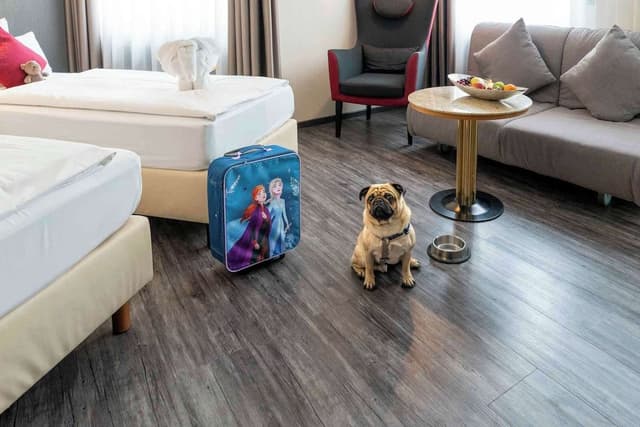 Premium Room, 3 Twin Beds (Cozy Sitting Corner)