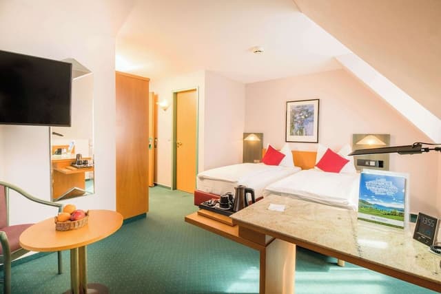 Comfort Room, 1 Queen Bed (Larger Room)