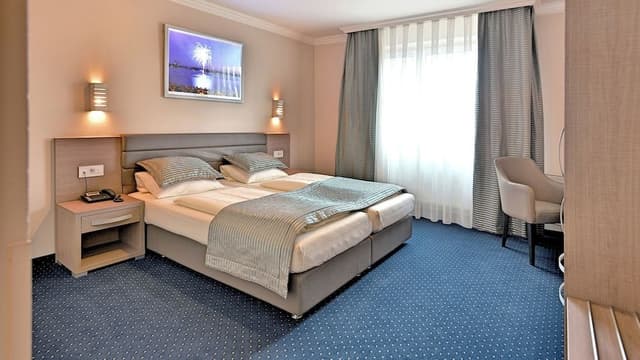 Economy Twin Room (The room is above a disco!)