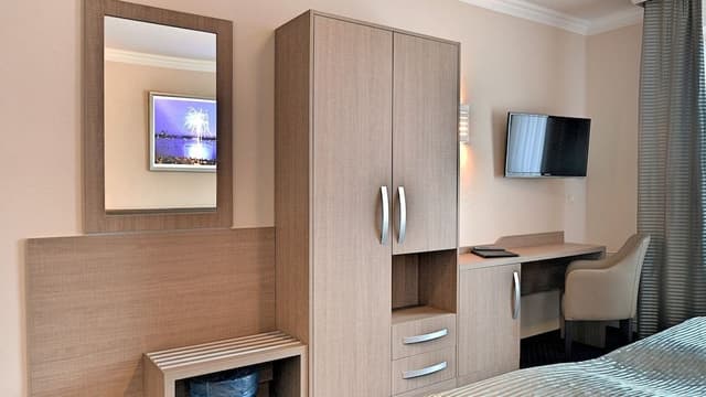 Comfort Quadruple Room, Multiple Beds, Private Bathroom, Courtyard View