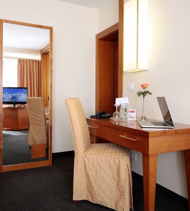 Deluxe Double or Twin Room, 1 Bedroom, Non Smoking, Private Bathroom