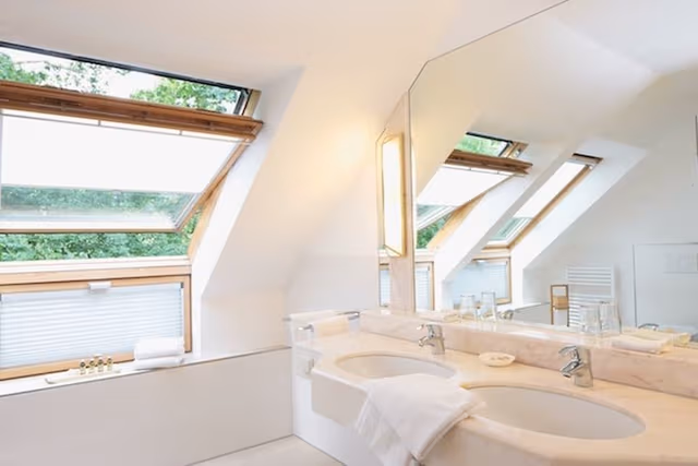 Junior Suite, 1 Queen Bed, Non Smoking, Private Bathroom