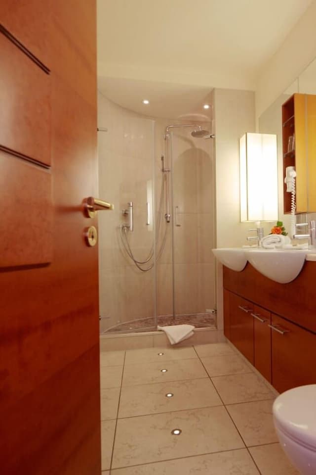 Deluxe Double or Twin Room, 1 Bedroom, Non Smoking, Private Bathroom