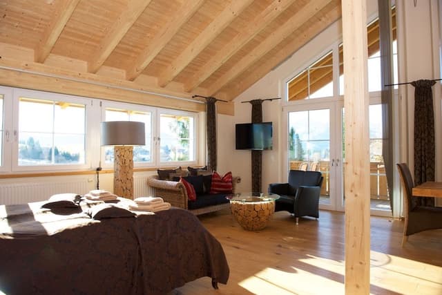 Deluxe Suite, 1 King Bed, Bathtub, Mountain View
