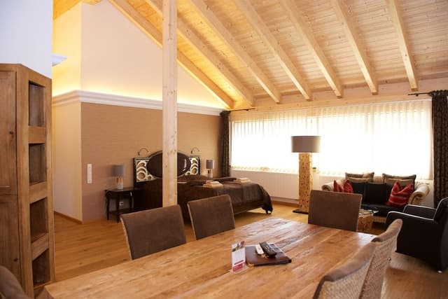 Deluxe Suite, 1 King Bed, Bathtub, Mountain View