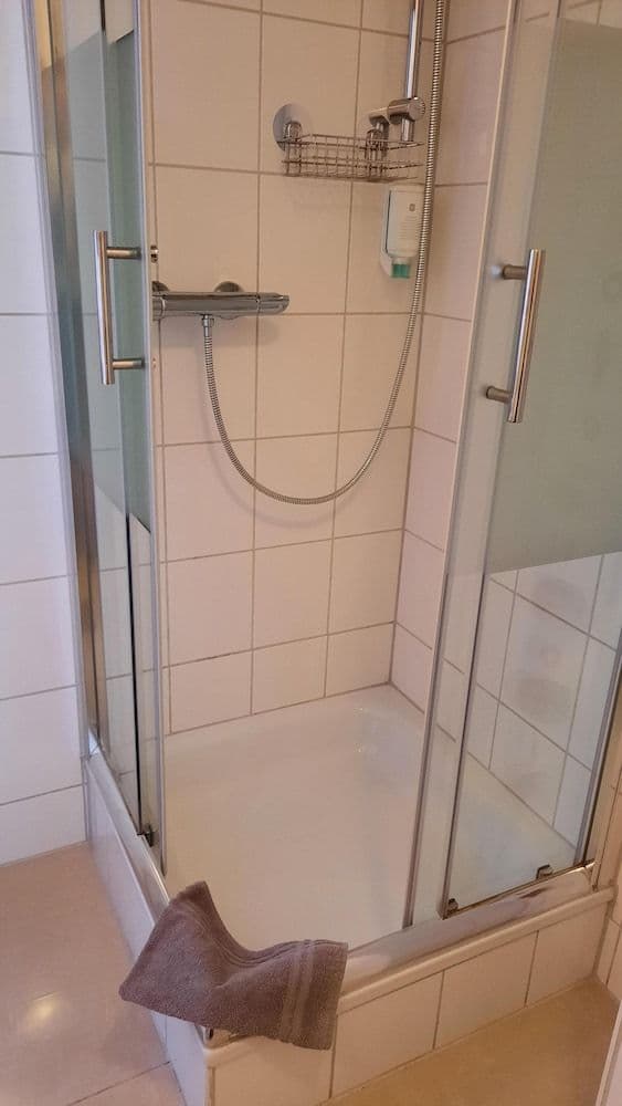 Standard Single Room, Private Bathroom (Einzelzimmer Standard)