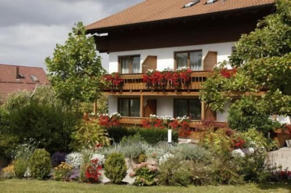 Landhotel Sonnenhalde Landhotel Sonnenhalde