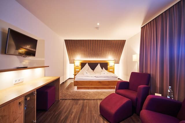Deluxe Double Room, Non Smoking, Jetted Tub