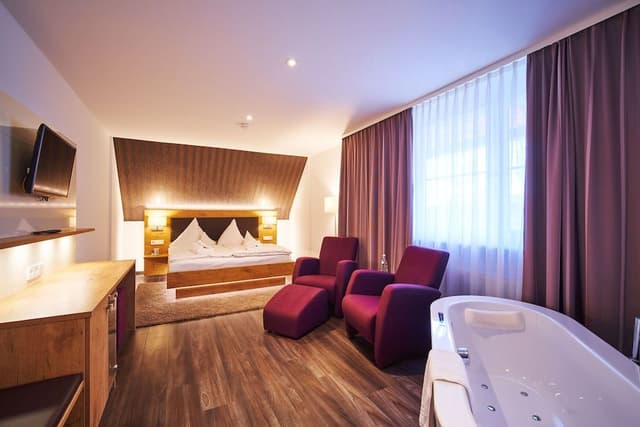 Deluxe Double Room, Non Smoking, Jetted Tub