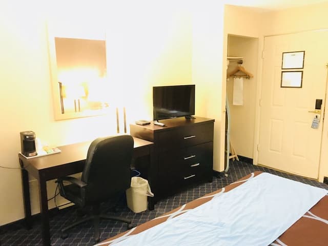 Standard Room, 1 Queen Bed, Non Smoking