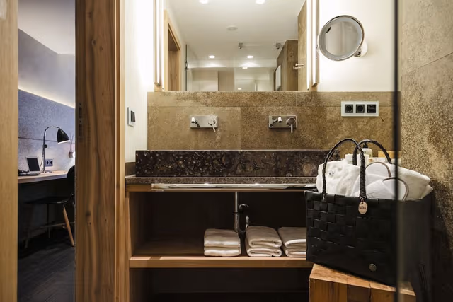 Classic Double Room, 1 King Bed, Mountain View (Klassik Natur Charakter)
