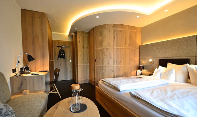 Classic Double Room, 1 King Bed, Mountain View (Klassik Natur Charakter)