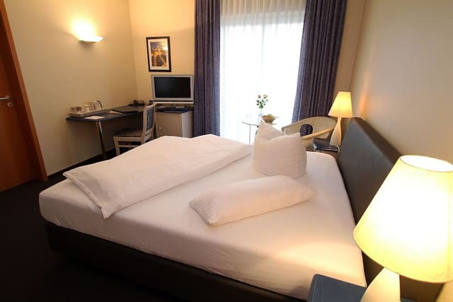 Single Room, 1 Queen Bed, Non Smoking