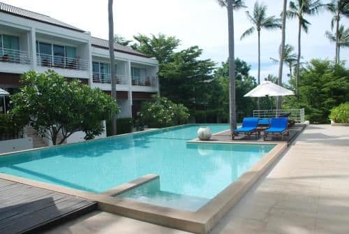 One-Bedroom Duplex with Pool View