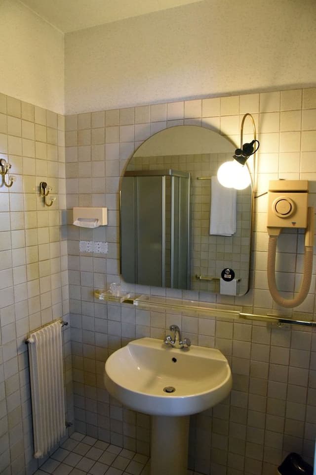 Economy Room