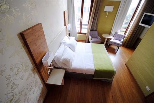 Economy Room