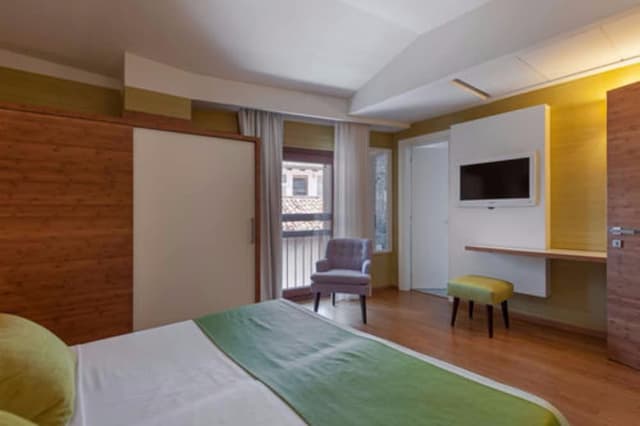 Economy Room