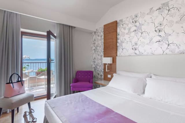 Junior Suite, Balcony, Partial Lake View