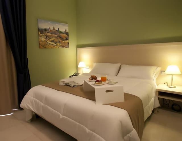 Double Room Single Use, 1 Double or 2 Twin Beds
