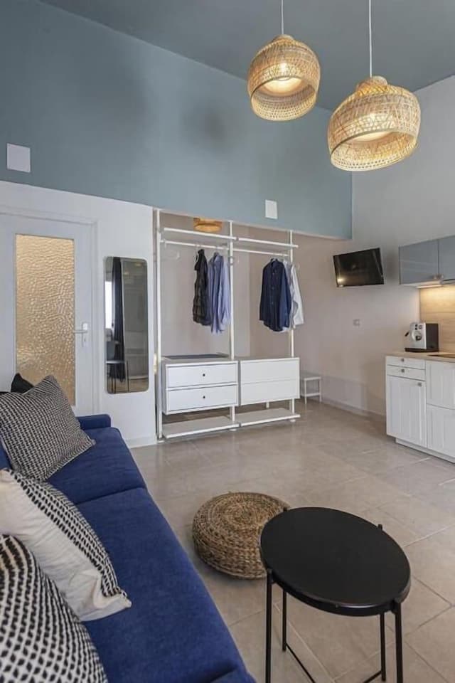 Deluxe Studio