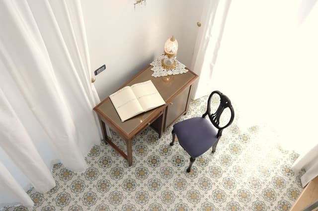 Deluxe Suite, Mezzanine