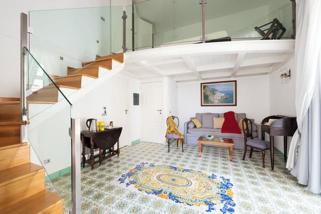 Deluxe Suite, Mezzanine