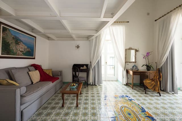 Deluxe Suite, Mezzanine