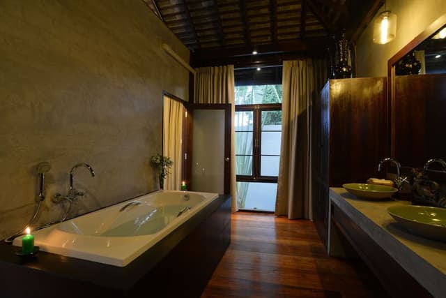 Pool Suite