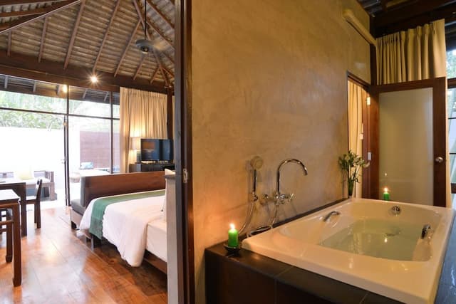 Pool Suite