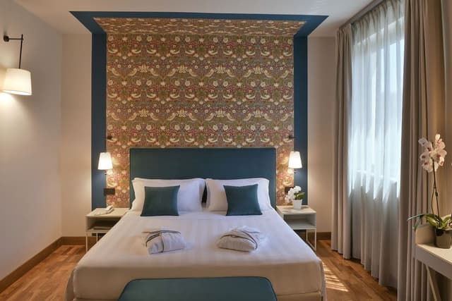Junior Room, Garden View
