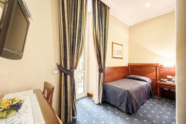 Single Room, Balcony