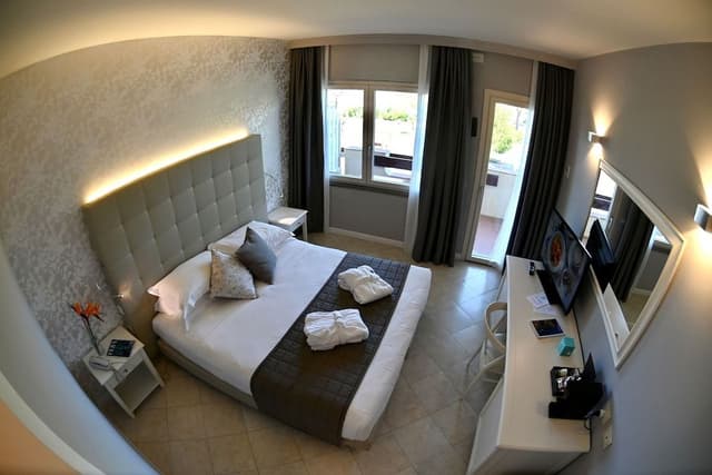 Triple Room (Prestige)