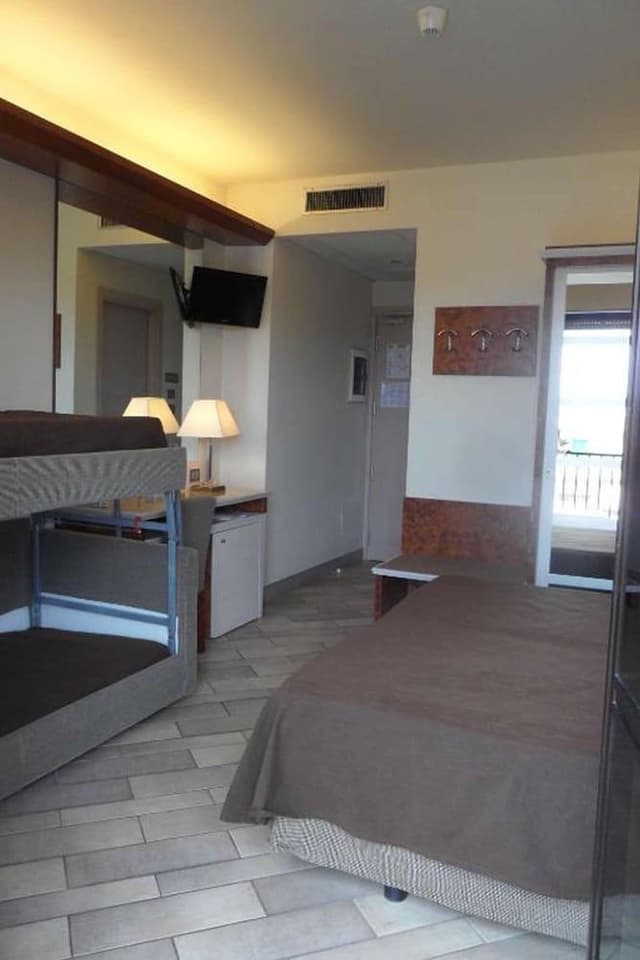 Camera Familiare vista mare, matrimoniale e letto a castello