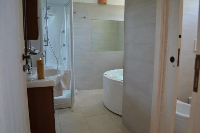 Suite, Hot Tub