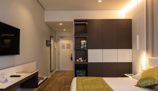 Design Double or Twin Room (Beach access included)