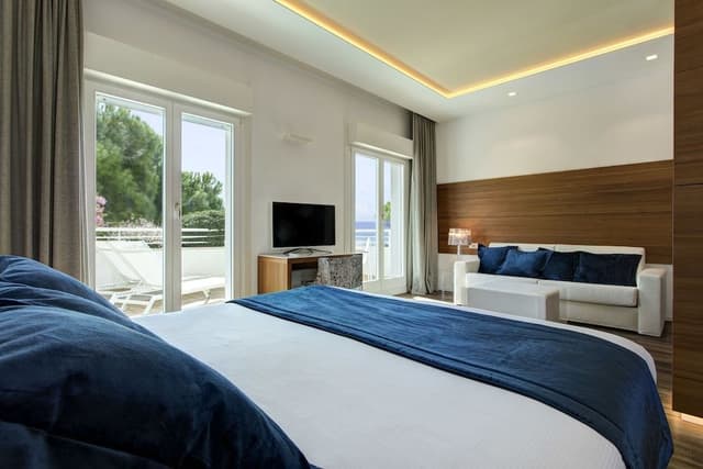 Junior Suite, Sea View (Beach access included)
