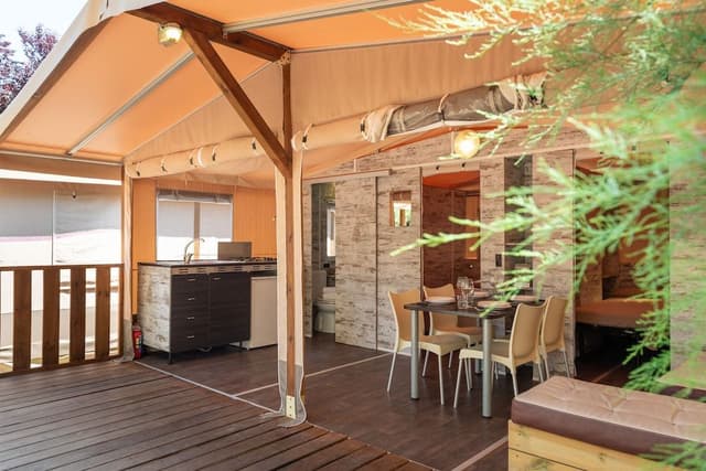 Tent (5 Adults)