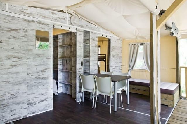 Tent (5 Adults)