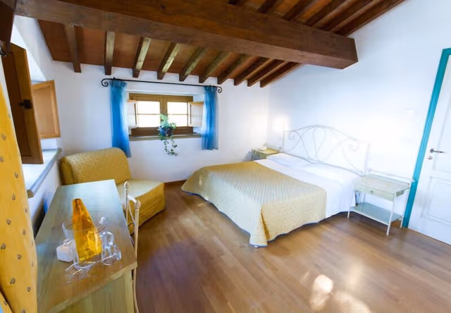 Camera matrimoniale con letto aggiunto