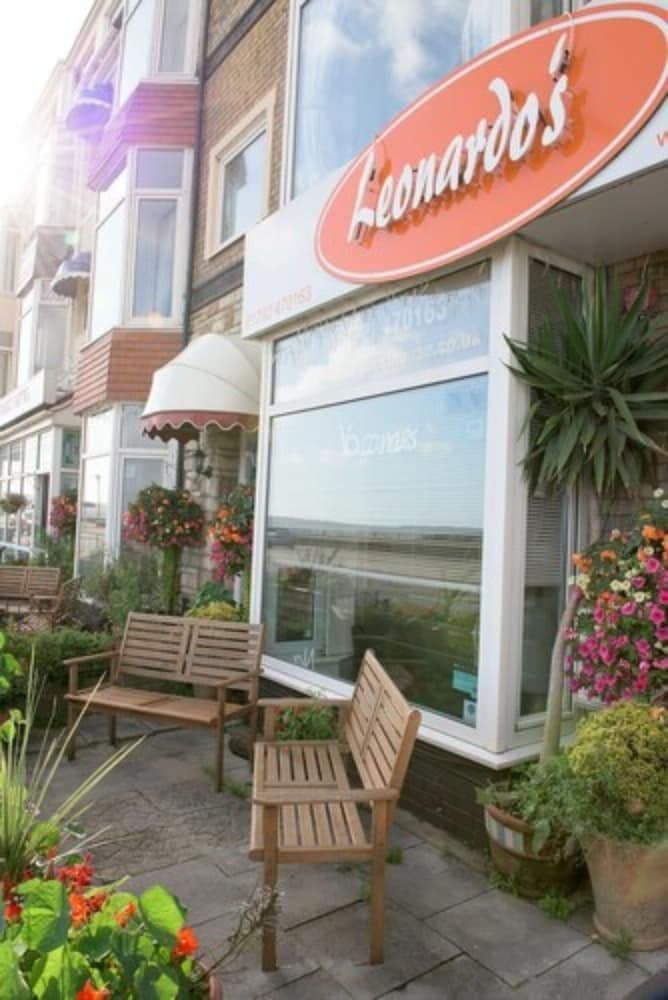 Leonardos Guest House